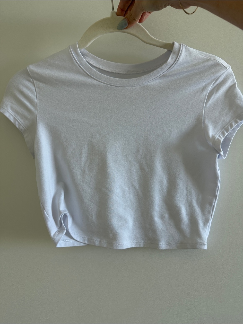 Alo Yoga AloSoft Crop Finesse Short Sleeve - White - Picture 2 of 2